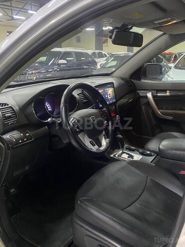 Kia Sorento-12