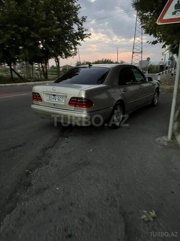 Mercedes E 240-8