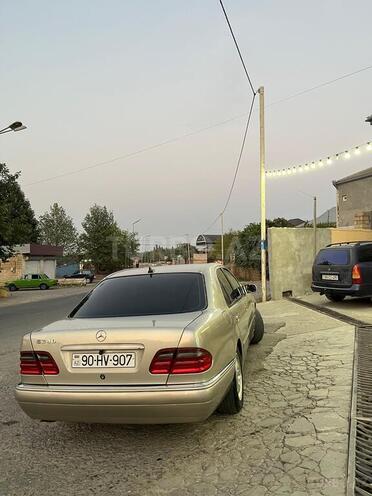 Mercedes E 240-7