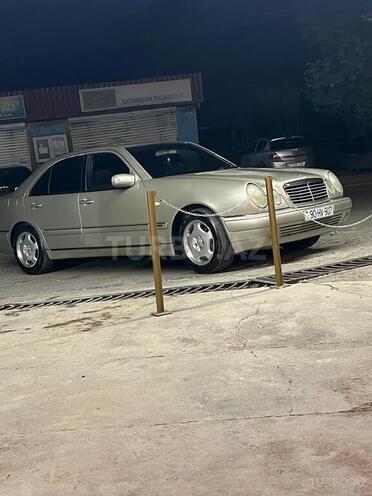 Mercedes E 240-3