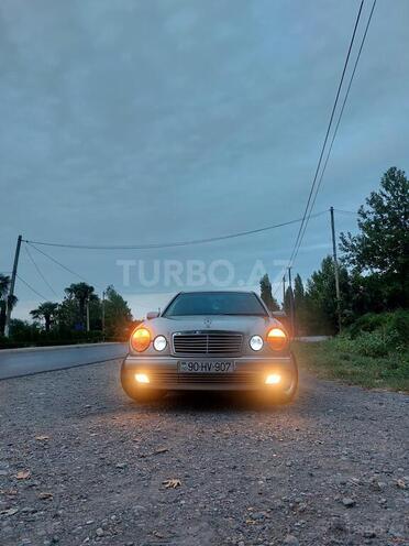 Mercedes E 240-5