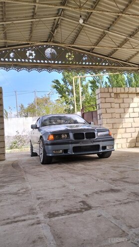 BMW 320-3
