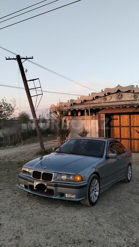 BMW 320-2