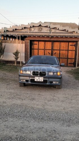 BMW 320-1