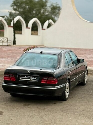 Mercedes E 240-2