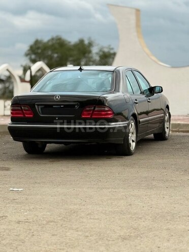 Mercedes E 240-3