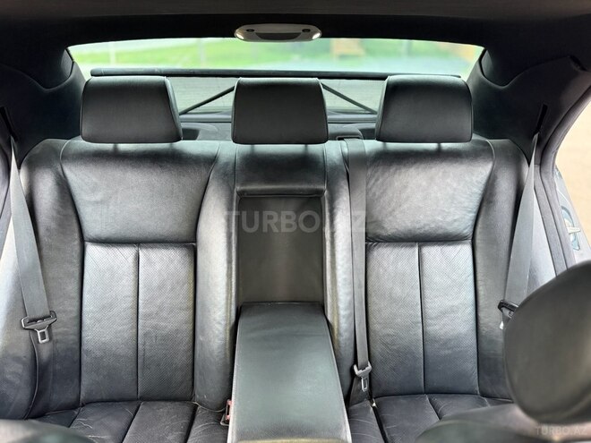 Mercedes E 240-6