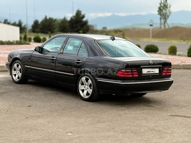 Mercedes E 240-4