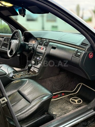 Mercedes E 240-10