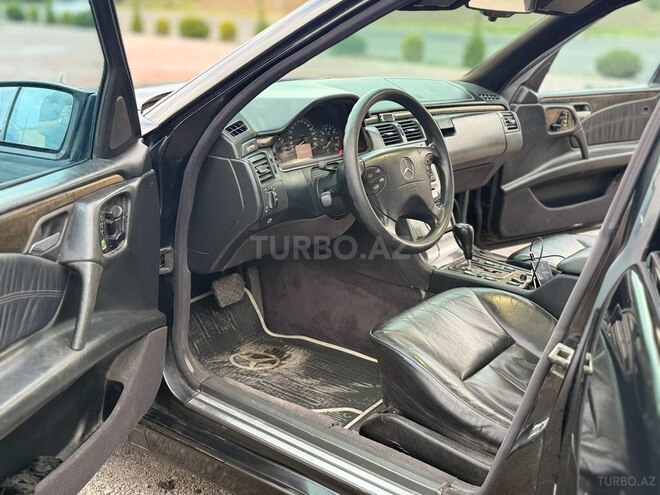 Mercedes E 240-12