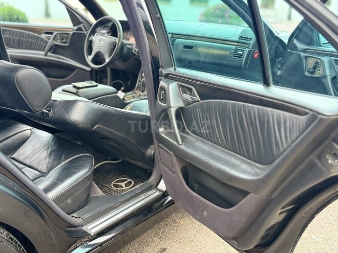 Mercedes E 240-13