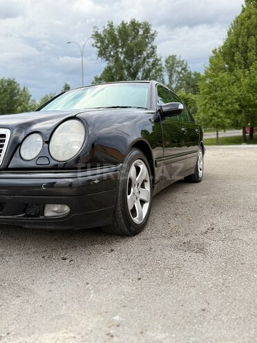 Mercedes E 240-16