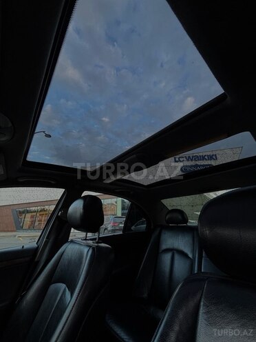 Mercedes E 220-21
