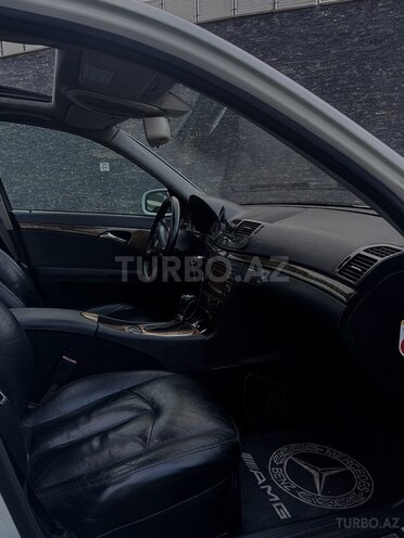 Mercedes E 220-11