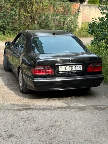 Mercedes E 240-17