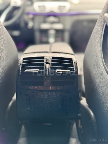 Mercedes E 200-11