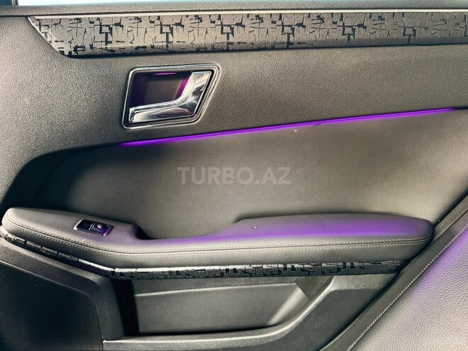 Mercedes E 200-13