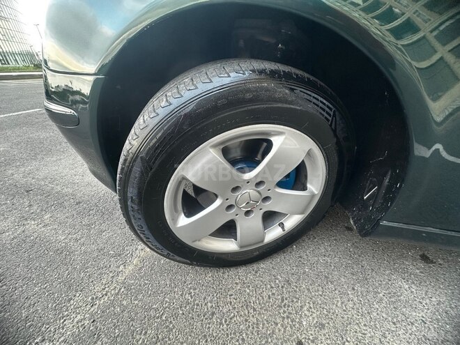 Mercedes E 220-12