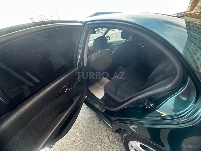 Mercedes E 220-11