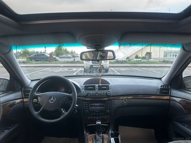 Mercedes E 220-17