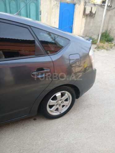 Toyota Prius-12
