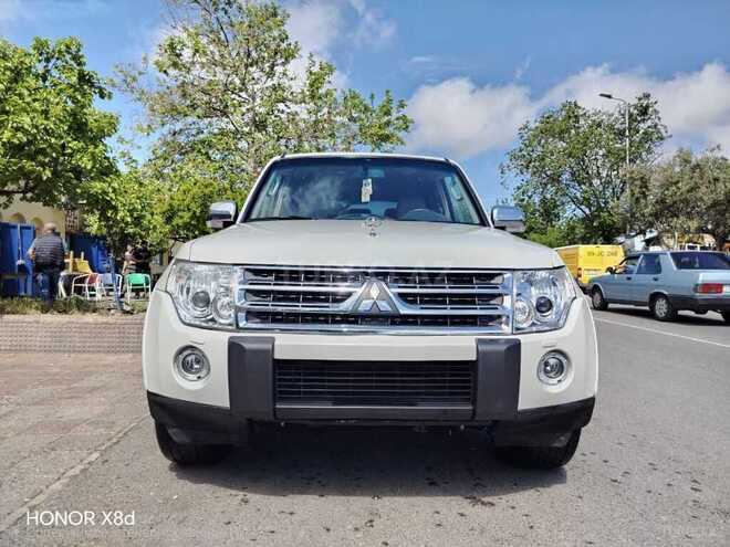 Mitsubishi Pajero-1