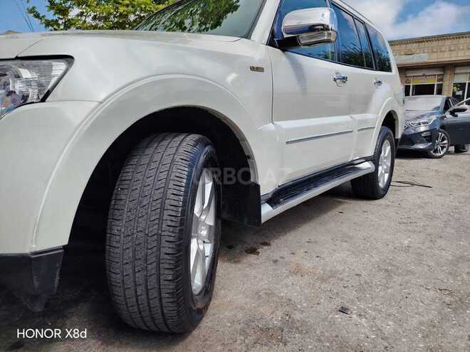 Mitsubishi Pajero-4
