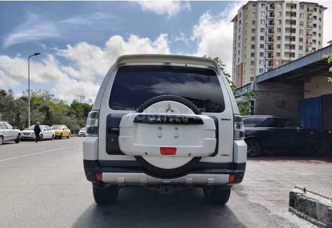 Mitsubishi Pajero-10