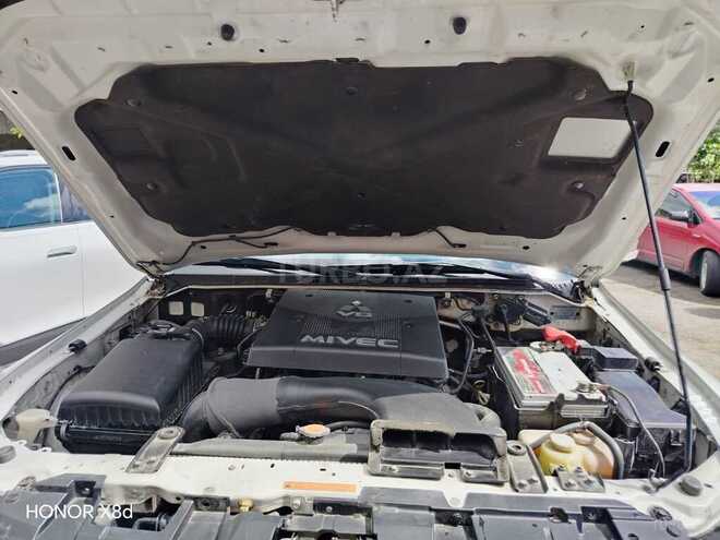 Mitsubishi Pajero-18