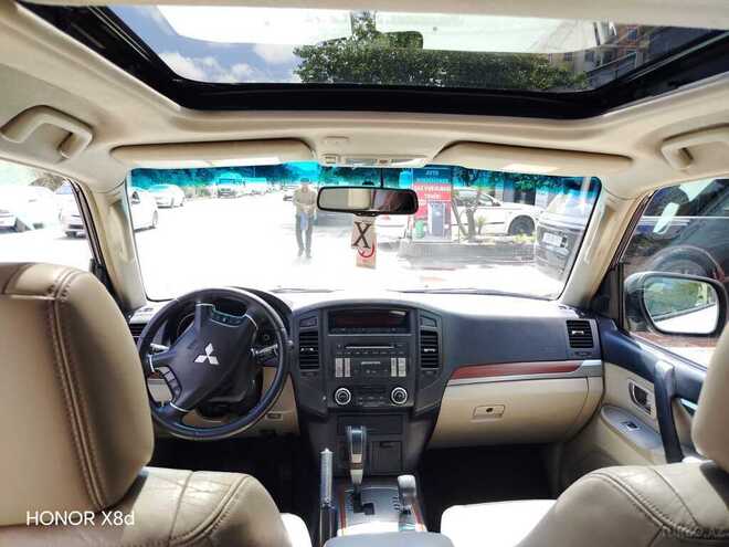 Mitsubishi Pajero-13