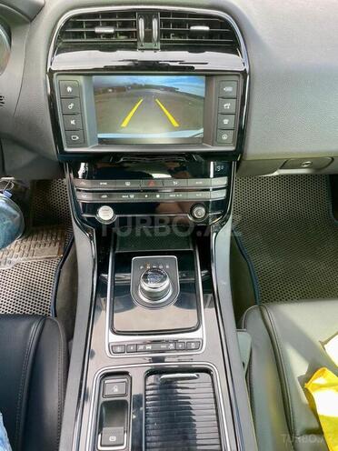 Jaguar XE-17