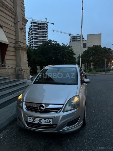 Opel Zafira-1