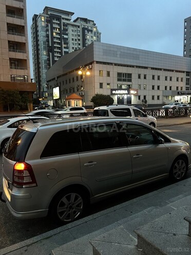 Opel Zafira-4