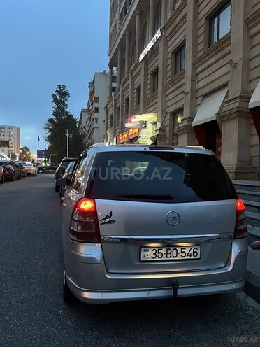Opel Zafira-5