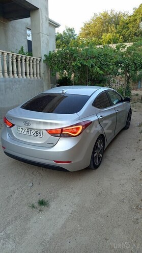 Hyundai Elantra-2