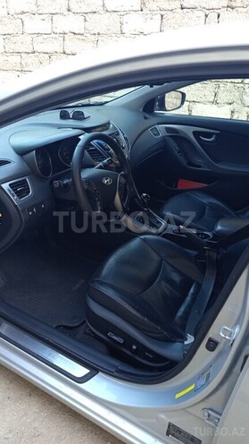 Hyundai Elantra-7