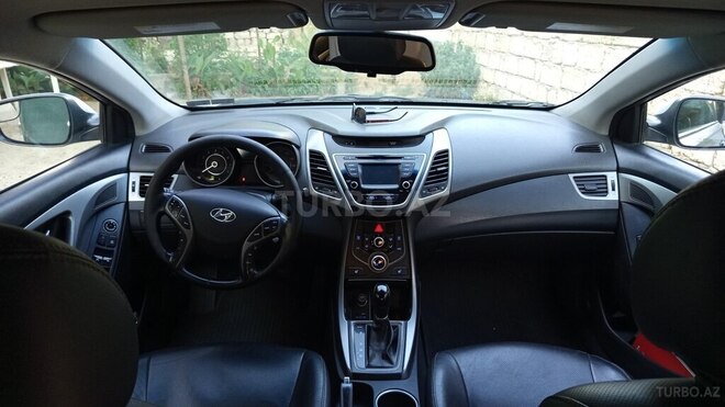 Hyundai Elantra-8
