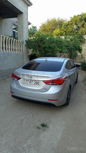 Hyundai Elantra-4