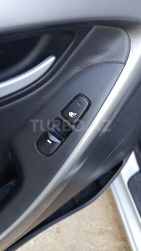 Hyundai Elantra-6