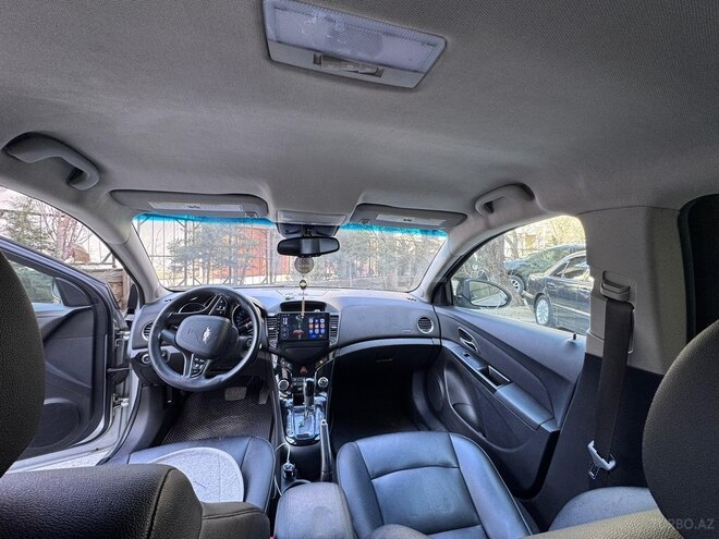 Chevrolet Cruze-12