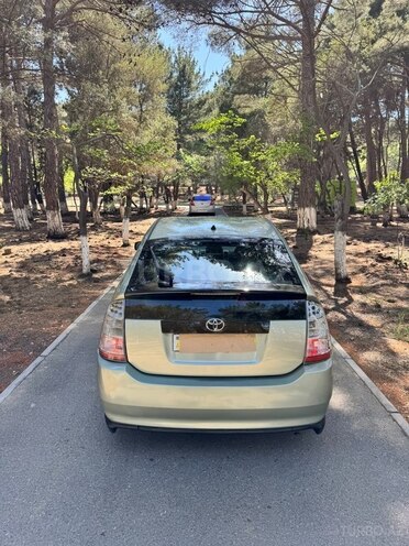Toyota Prius-4