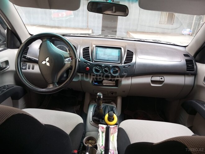 Mitsubishi L200-2