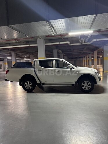 Mitsubishi L200-4
