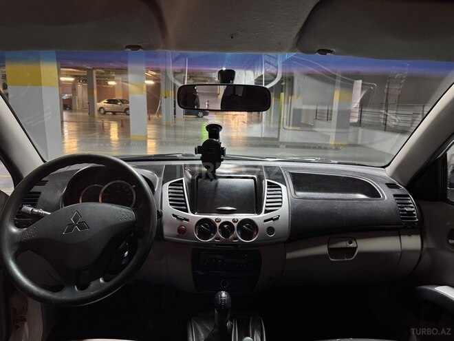 Mitsubishi L200-3