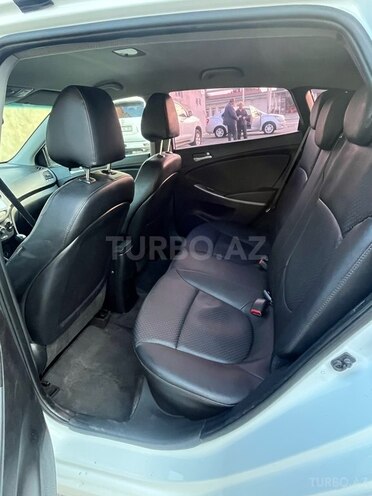 Hyundai Accent-7
