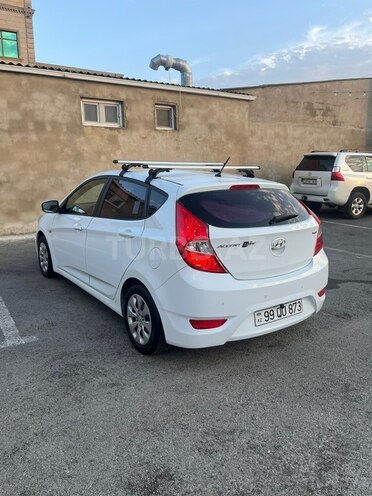 Hyundai Accent-4