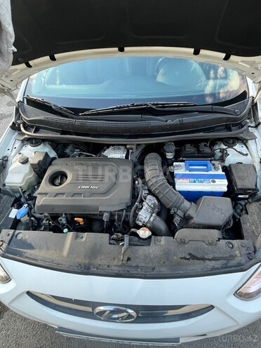 Hyundai Accent-10