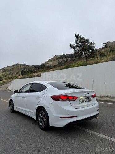 Hyundai Avante-7