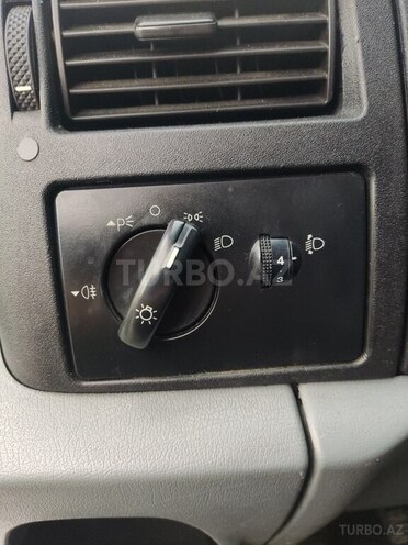 Ford Transit-9