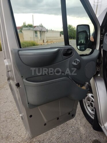 Ford Transit-11